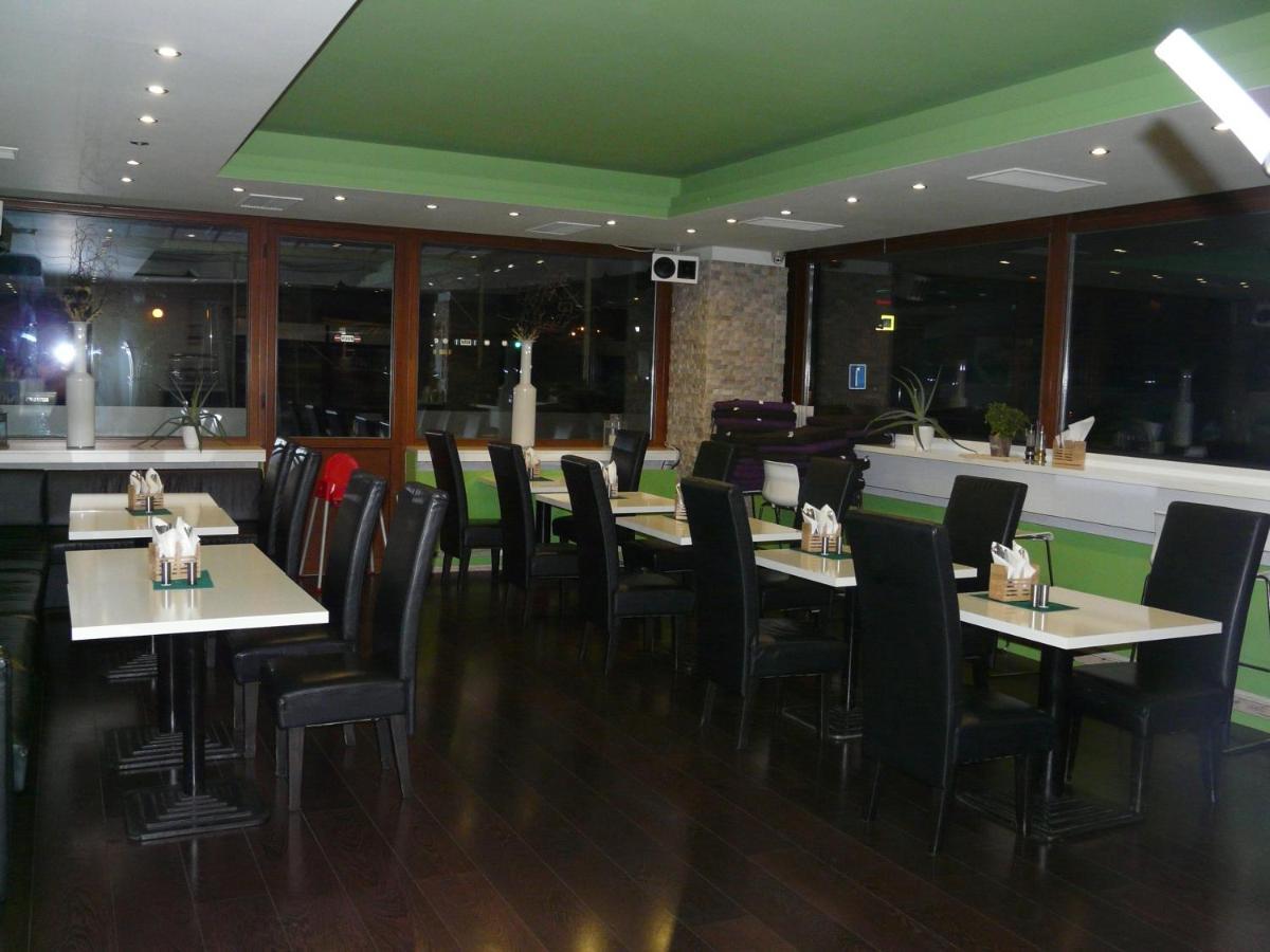 Hotel Ondras Zlin Exterior photo